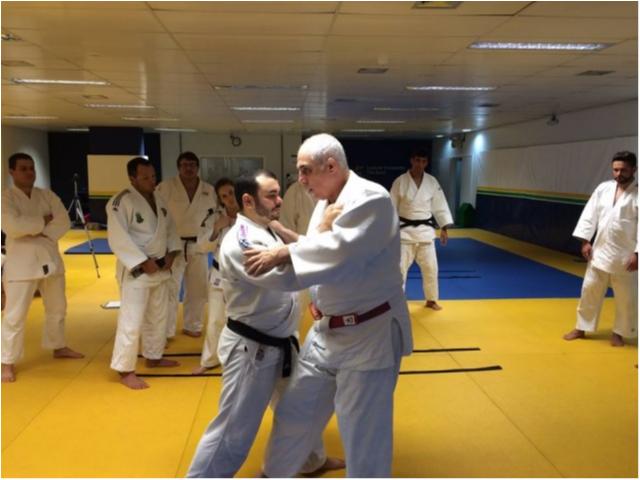 Brazilians Prepare with the Renowned French Coach, Michel Brousse