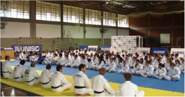 Alunos do Avança Judô do Rio Grande do Sul recebem material para treinamento