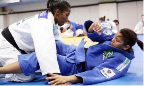 Sarah Menezes treina com seleção britânica e atletas do Minas em Belo Horizonte