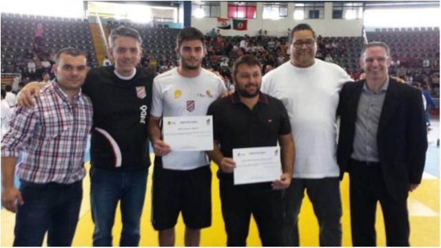 Derly e Macedo recebem graduação em dia de título da Sogipa
