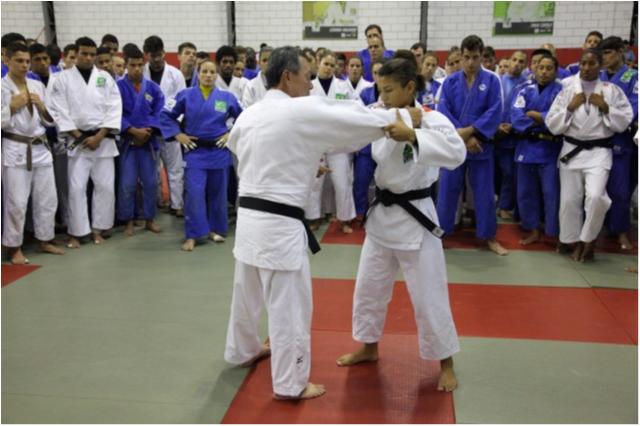 Padronização de treino e número de atletas difere Saquarema de treinamentos no exterior