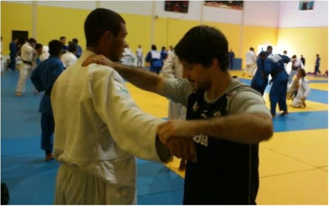 Com quase 200 atletas para atender, massoterapia ganha reforço no Treinamento de Campo 