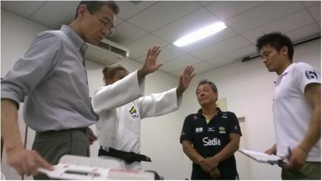 Especialista da Mizuno visita concentração em Saquarema