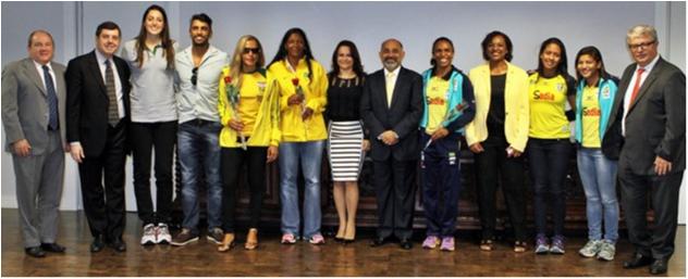 Judocas da seleção recebem homenagem do Ministério do Esporte pelo Dia Internacional da Mulher
