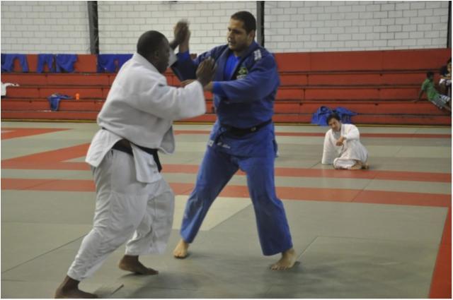 Pesados recebem tratamento especial em treinamento de campo