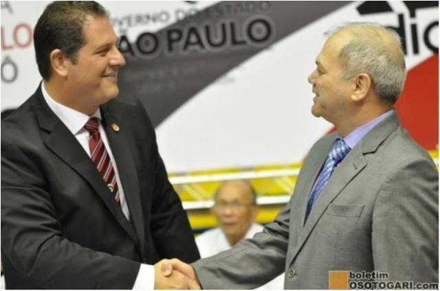 Paulo Wanderley realiza entrega de 450 tatames à F.P.Judô