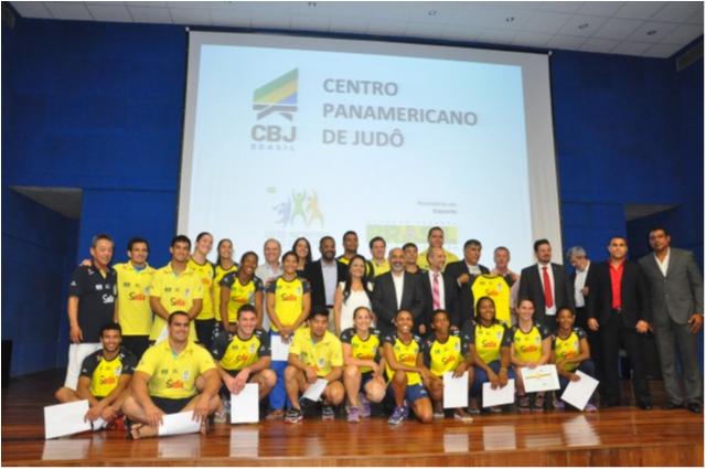 Seleção recebe ministro George Hilton no Centro Pan-americano de Judô