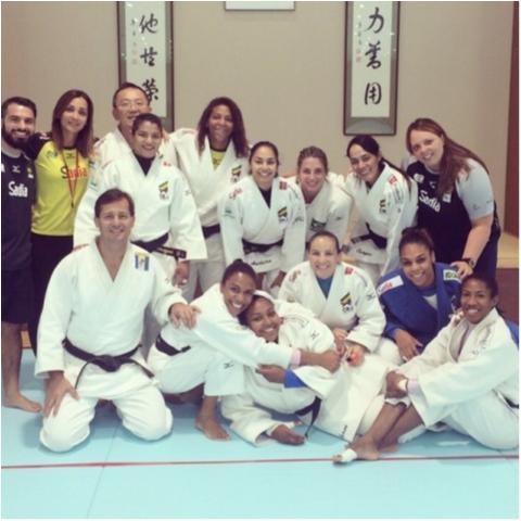 Chega ao fim treinamento de campo feminino no Japão