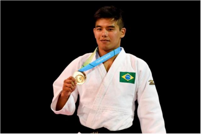 Charles Chibana é ouro e Rafaela Silva fica com o bronze no segundo dia do judô em Toronto