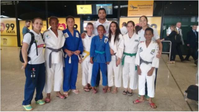  Judocas da seleção são recebidos em Belo Horizonte por alunos do Avança Judô