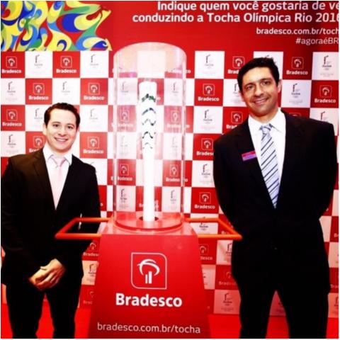 Medalhistas olímpicos participam de Fórum Esportivo e posam com a Tocha Olímpica