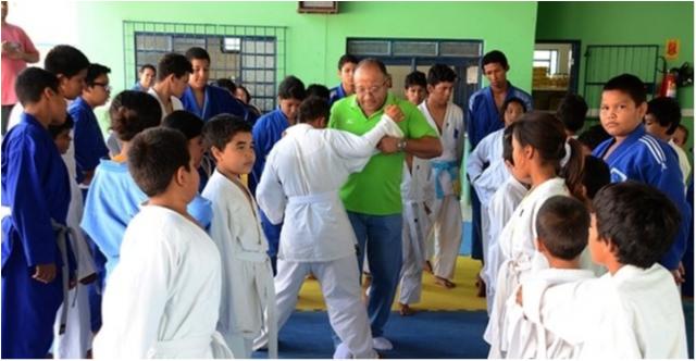 Supervisor técnico da CBJ visita escola em Corumbá e fala sobre a importância do judô na educação