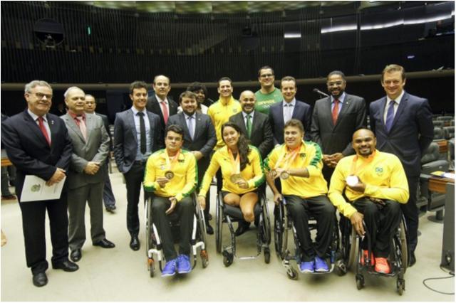 Paulo Wanderley e atletas participam de homenagem aos medalhistas pan-americanos de Toronto 2015