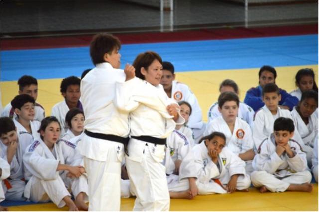Medalhistas olímpicas japonesas ministram workshop para 200 crianças no Paraná