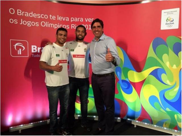 Atletas da seleção participam de sorteio de 30 pacotes olímpicos do Bradesco em Belo Horizonte
