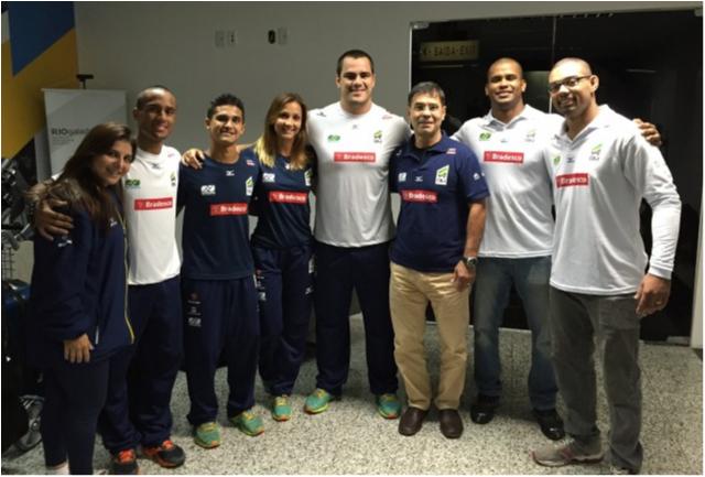 Brasileiros embarcam para a disputa do Grand Slam de Paris