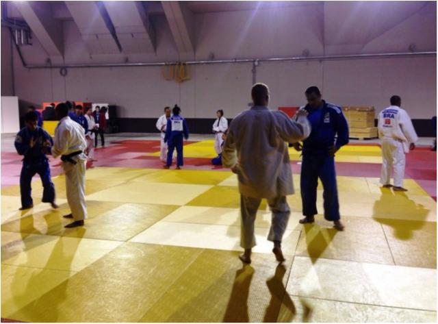 Seleção chega à França para disputa do Grand Slam de Paris e já realiza primeiro treino