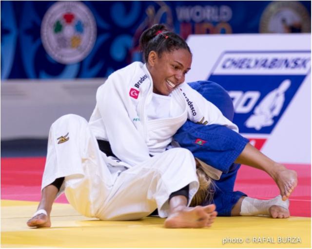 Definida como consistente, Érika Miranda é indicada ao Troféu Atleta da Torcida do Prêmio Brasil Olímpico 2015