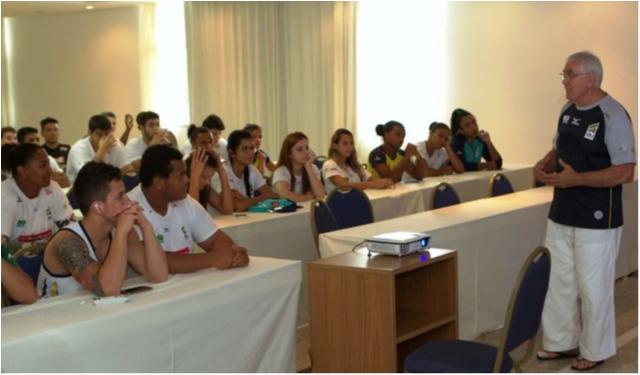 Nome histórico do judô brasileiro, Geraldo Bernardes faz apresentação para jovens judocas