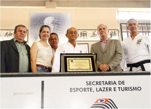 Presidente Paulo Wanderley Teixeira recebe título de cidadão bastense
