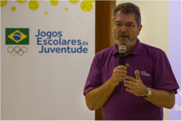 Edgar Hubner visita judocas no treinamento dos Jogos Escolares em Pindamonhangaba