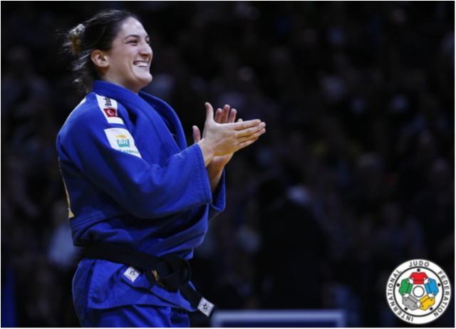 Mayra Aguiar é bicampeã em Paris e Brasil fecha competição com cinco pódios