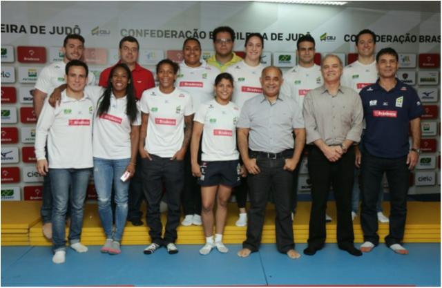 Atletas e presidente da CBJ recebem ministro George Hilton e secretário Ricardo Leyser no Rio de Janeiro