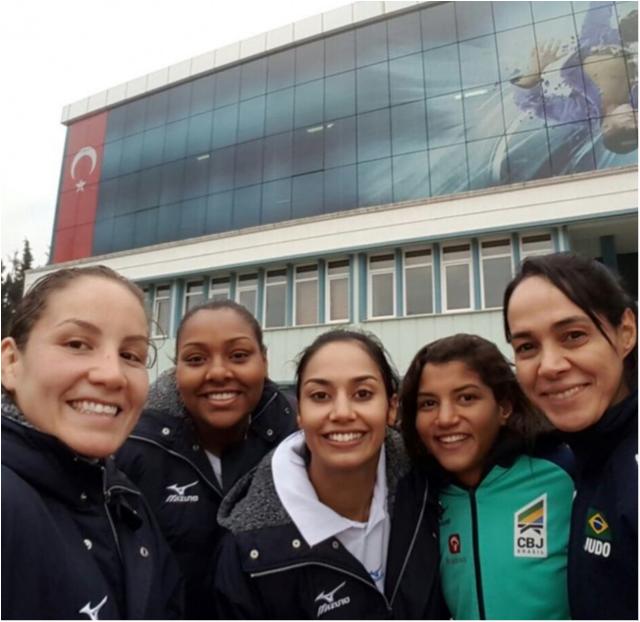 Seleção brasileira realiza primeiro treino na Turquia antes do Grand Prix de Samsun