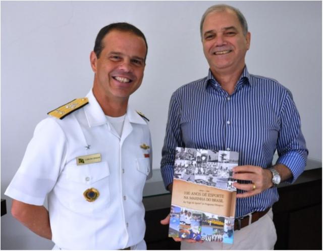 Paulo Wanderley Teixeira se encontra com Almirante Carlos Chagas Vianna durante TC