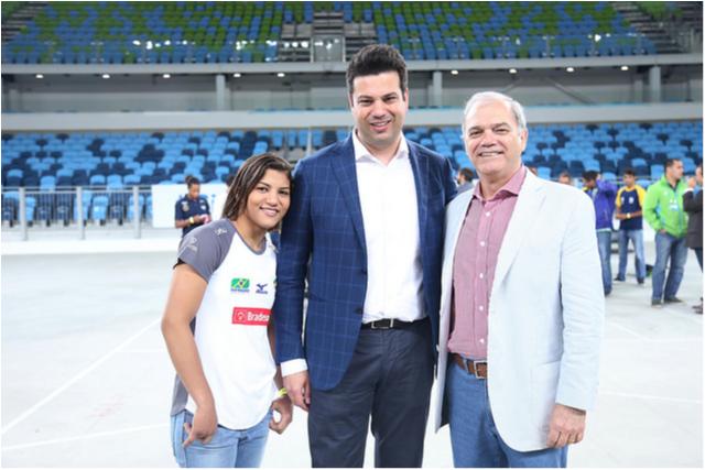 Paulo Wanderley e Sarah Menezes representam judô na inauguração da Arena Carioca 2