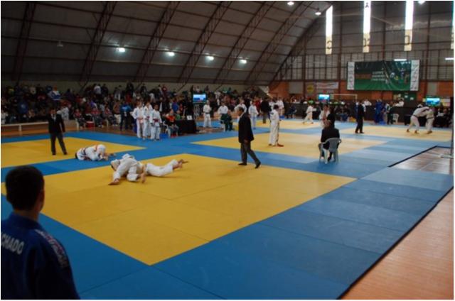 Lutando em casa, Kiai é a grande campeã da Supercopa Canoas