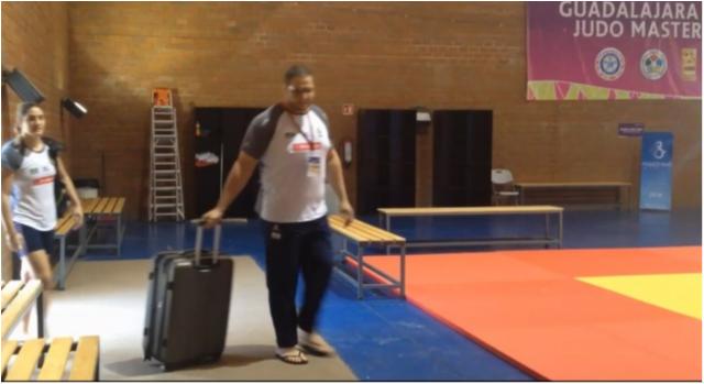 VÍDEO - Veja como foi a chegada da seleção ao ginásio para o último dia de World Masters