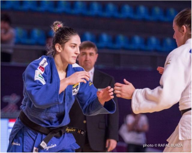 VÍDEO - Veja o exercício de força e potência na preparação física de Mayra Aguiar para os Jogos Rio 2016