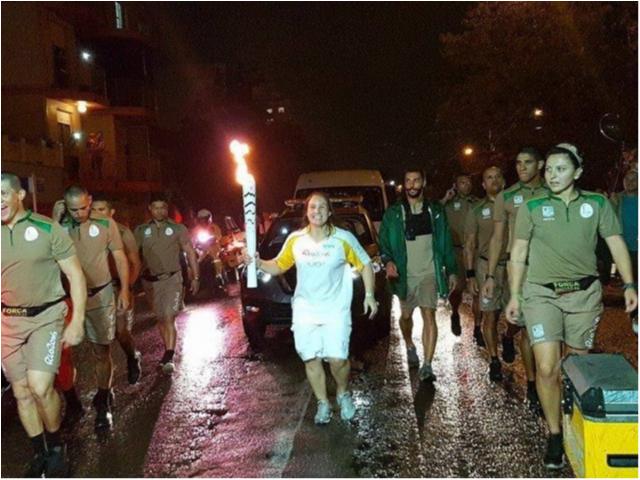 Judoca olímpica, Maria Portela conduz Tocha em Santa Maria