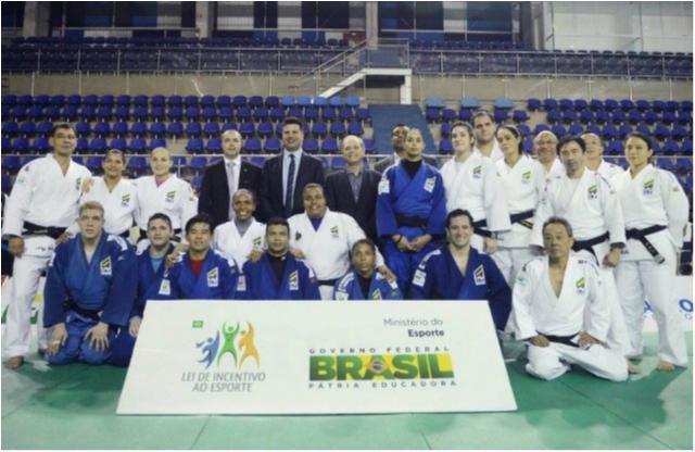 Leonardo Picciani e Rogério Sampaio visitam treino da seleção olímpica na Bahia