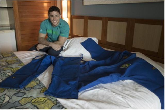 Veja como é o quarto dos atletas na concentração em Mangaratiba