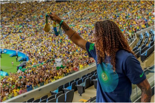 Rafaela Silva é ovacionada no Maracanã
