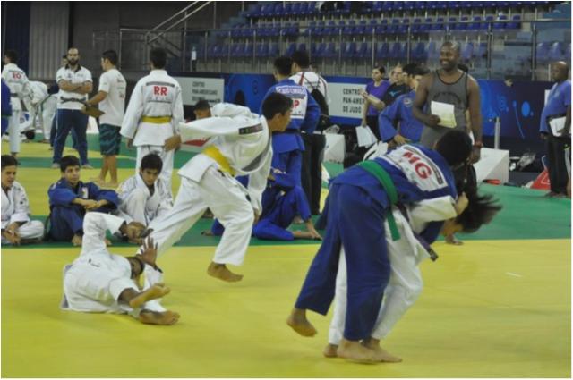Treinamento de campo Sub 15 promove capacitação de técnicos e atletas