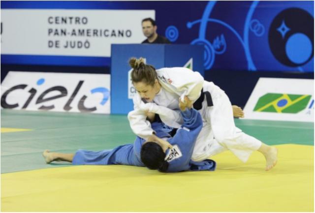 Oito meses após dar à luz sua primeira filha, judoca é campeã do Troféu Brasil Interclubes
