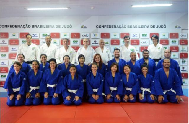 Com aula para colaboradores e para crianças de projeto social, CBJ comemora Dia Mundial do Judô