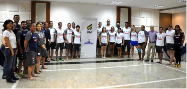 Paulo Wanderley visita concentração da seleção em Pindamonhangaba