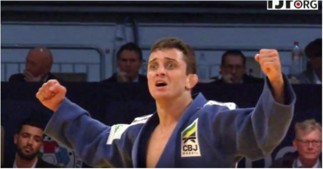 Brasil começa Dusseldorf com um bronze de Phelipe Pelim