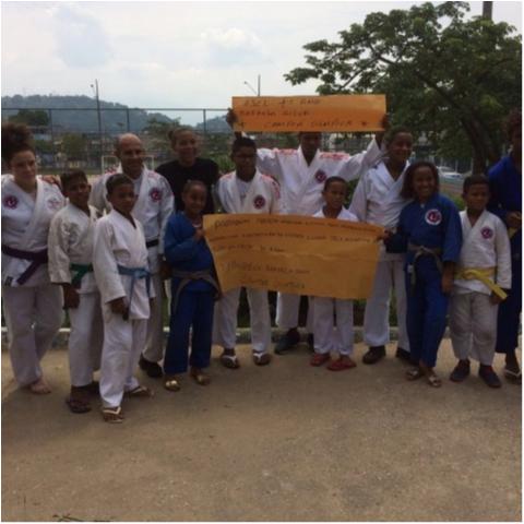 Rafaela Silva visita Vila Olímpica de Belford Roxo, no Rio