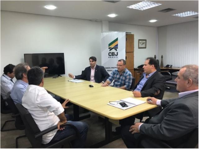 Diretoria do Minas Tênis Clube visita sede da CBJ no Rio