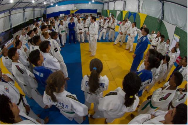 Seleção escolar se apresenta nesta quarta para treinamento de campo no Rio de Janeiro