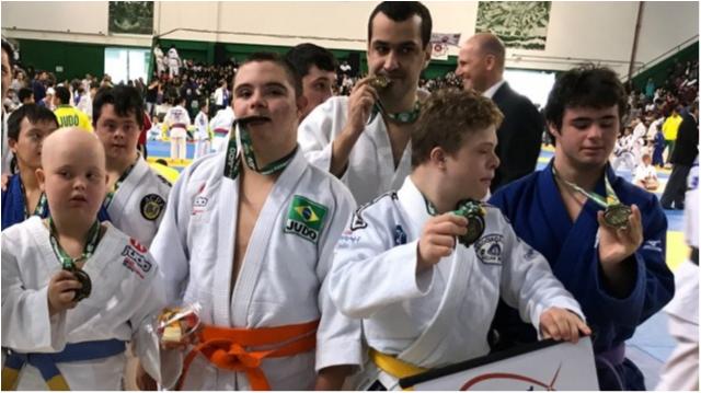 Atletas do Judô Para Todos participam do 49º Torneio Periquito de Judô