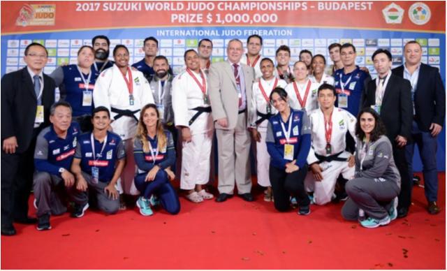 Brasil faz história e conquista a prata do primeiro Mundial Por Equipes Mistas, nova prova olímpica de Tóquio 2020