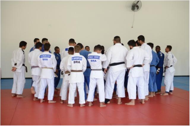 Equipes Júnior e Juvenil do Brasil se apresentaram nesta segunda para treinamento de campo