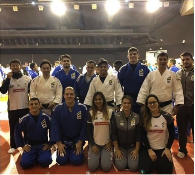 Seleção principal participa de treinamento de campo internacional em Paris