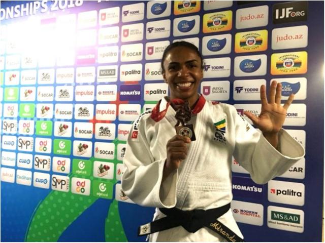  Em decisão brasileira, Érika Miranda conquista bronze para o Brasil no segundo dia de Mundial de Baku